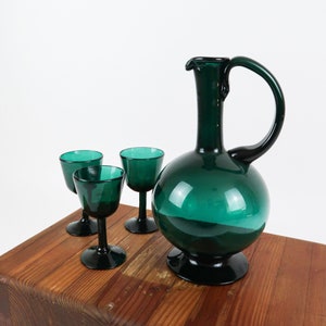 Vintage Emerald Green Glass Pitcher & Cups Set: Handblown Table Decor