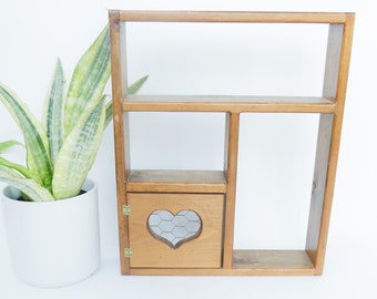 Vintage Heart Wooden Shelf: Retro Hanging Wall Decor (20" L x 16.5" W)