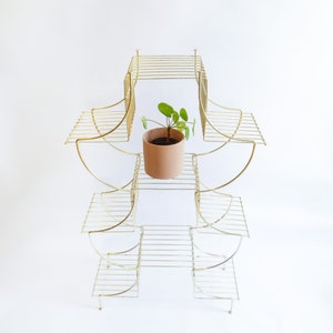 Midcentury Pagoda Gold Flashed Metal Plant Stand Retro MCM Wire Rack image 7