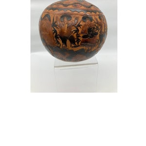 Vintage Peruvian Lidded Gourd Hand Carved Folk Art 7.5&quot; D