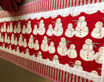 Kersttafelloper; Sneeuwpop tafelloper; wintertafelloper.  Ongeveer 48 x 14 inch