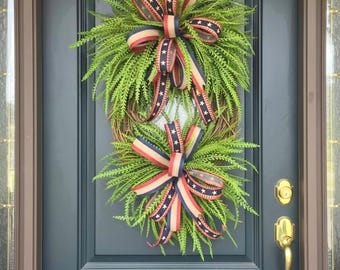Corona festiva patriótica para la puerta principal / Decoración veraniega para la puerta en rojo, blanco y azul