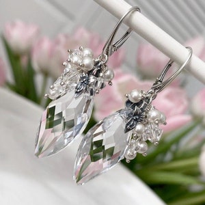 Crystal Bridal Earrings, Floral Earrings, Wedding Earrings, Floral Earrings with Swarovski Crystals, Bridal Earings White Swarovski Pearls