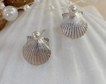 Schelppareloorbellen - Gestempeld gerecycled massief sterlingzilver Sint-jakobsschelp en parelstekers - Sint-jakobsschelpbedels - Handgemaakt VK
