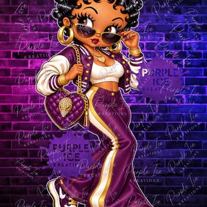 Puede incluir: Un personaje de dibujos animados con cabello negro, aretes de aro dorados, un collar en forma de corazón y gafas de sol. El personaje viste una chaqueta universitaria morada y blanca, un top corto blanco, pantalones deportivos morados y zapatillas.