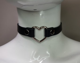 Heart Ring Leather Day Collar