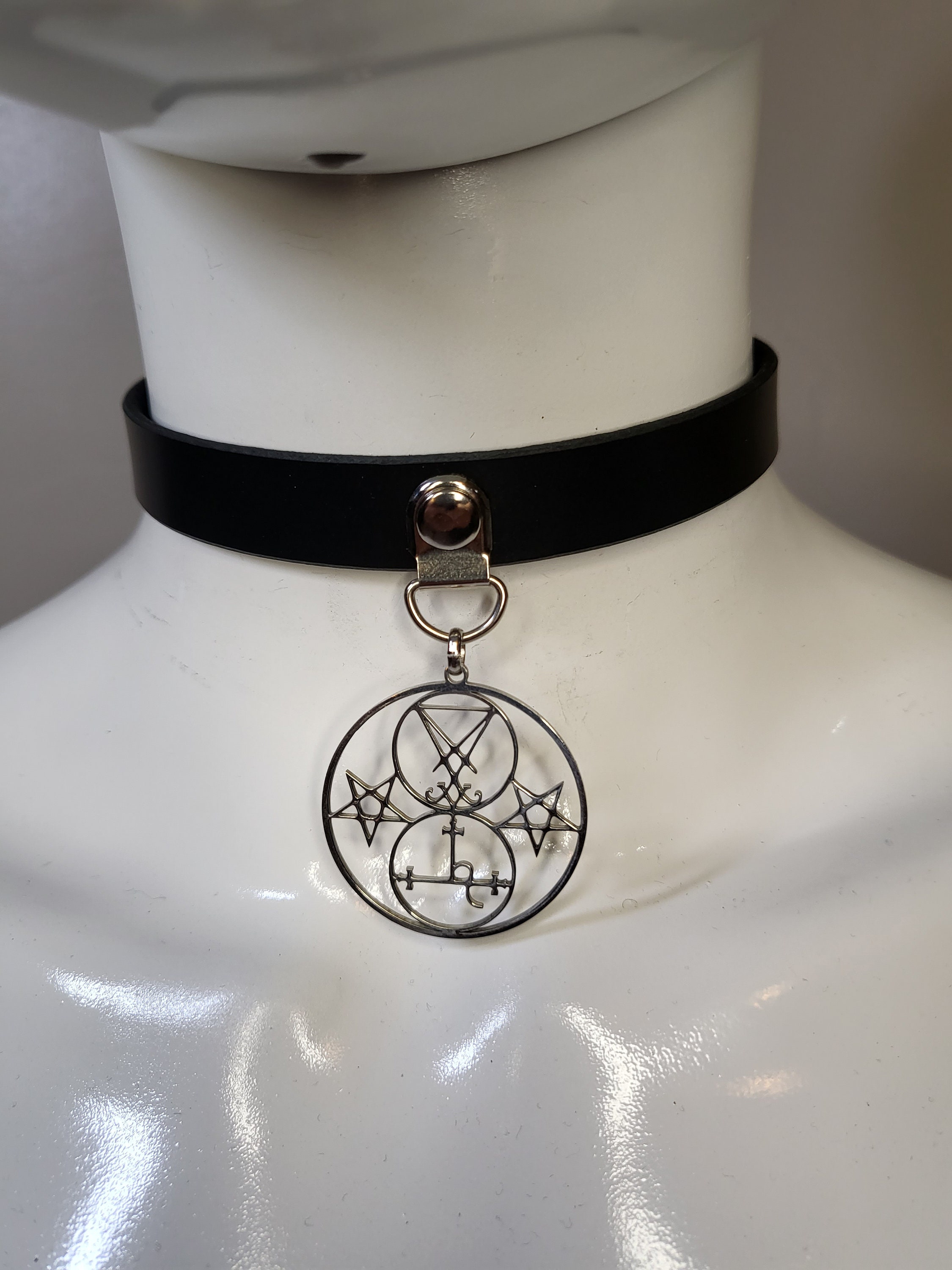 Choker pentagram clearance