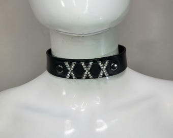 XXX (Col en cuir)