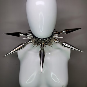 The Dreadnought, Extreme Giant Spiked Collar