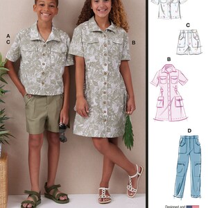 Puede incluir: Patrón de costura para un conjunto de camisa y pantalones cortos. El patrón incluye una camisa de manga corta con botones y estampado floral y un pantalón corto de carga. El patrón está diseñado e impreso en los EE. UU.