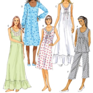 Op de afbeelding: Naai-patroon voor vijf verschillende nachtjassen en pyjama's. Het patroon omvat een lange witte nachtjapon met kantversiering, een korte bloemennachtjapon, een blauwe nachtjapon met sterren, een lange groene nachtjapon met kantversiering en een grijze pyjamaset met stippen.