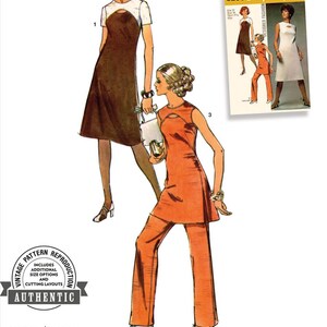 Op de afbeelding: Vintage naaipatroon uit de jaren 1970 met drie verschillende ontwerpen. Het patroon bevat een jurk met een sleutelgat halslijn, een mouwloze top met bijpassende broek en een witte jurk. Het patroon is gelabeld "9253 Simplicity".