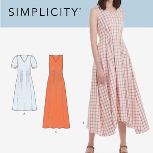 Könnte beinhalten: Simplicity-Schnittmuster für ein ärmelloses Kleid mit V-Ausschnitt und gerafftem Rock. Das Schnittmuster umfasst drei Variationen: ein Kleid mit kurzen Puffärmeln, ein ärmelloses Kleid mit geradem Rock und ein ärmelloses Kleid mit gerafftem Rock. Das Model trägt das ärmellose Kleid mit gerafftem Rock in einem karierten Stoff.
