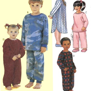 Op de afbeelding: Naai-patroon voor kinderpyjama's. Het patroon omvat vier verschillende stijlen: een blauw-wit gestreept nachtjapon, een roze pyjamaset, een blauwe camouflage pyjamaset en een rood-zwart geruite pyjamaset.