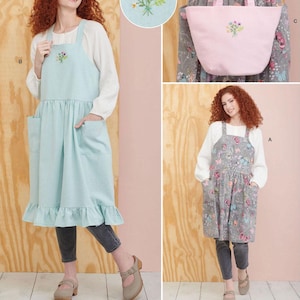 Könnte beinhalten: Nähmuster für ein Kleid mit gerafftem Rock und Taschen. Das Kleid hat einen Blumendruck und ist in zwei verschiedenen Farben gezeigt: hellblau und grau. Das Muster enthält auch Anleitungen für die Herstellung einer passenden Tragetasche.