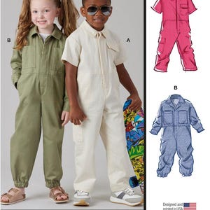 以下が含まれることがあります： 画像には、オリーブグリーンのジャンプスーツとクリーム色のジャンプスーツを着た2人の子供が写っています。縫製パターンのイラストには、ピンクとブルーのジャンプスーツが描かれています。「Listing is for sewing pattern only」というテキストが下にあります。