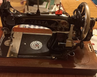 MANUAL SEWING, ANTIQUE Vesta VS3: Classic Hand-Cranked Sewing Machine - Vintage Tailoring Collectible Sewing Room Decor