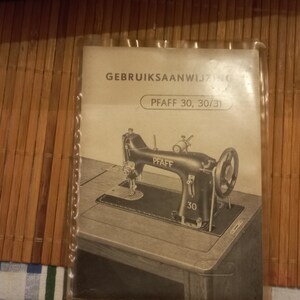 COUTURE VINTAGE, ANTIQUE Pfaff 30: Machine à coudre motorisée classique Couture vintage Décor de salle de couture à collectionner image 2
