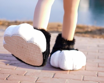 Komfortable White & Black Outdoor Füße Pfoten - Weiche Plüsch Pelz Hausschuhe für Fursuit, Cosplay oder Faulenzen mit entzückendem Design und gepolstert