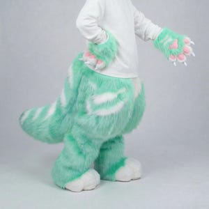 Mintgroen en wit fursuit gedeeltelijk - Toony Species-broek, grote kwispelende staart, gezwollen poten, buitenvoeten | Unieke fantasy-cosplayuitrusting