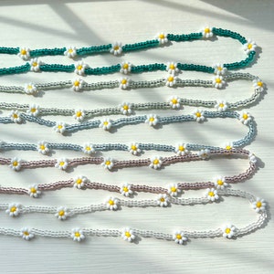 Beaded Flower Daisy Necklace | Shimmer | Seed Bead Necklace | Handmade | Choker | Indie | Boho | Minimalist | Daisy Chain | Summer