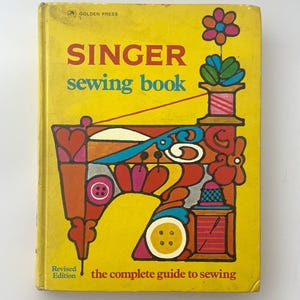 Vtg Singer Sewing Book