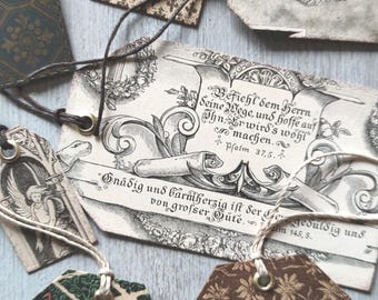 Anhänger aus alten Schriften mit edlem Design und christlichen Motiven in handgefalteter Geschenkverpackung, Vintage, Upcycling, Mitbringsel