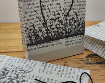 Upcycling Geschenkverpackung aus Buchseiten, handgefaltete Papiertüten mit Blumenmotiv, Ösen und Bändchen, 3er Set