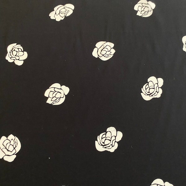 Crêpe de Chine de soie exclusif de haute qualité - tissu satiné, meilleure qualité, imprimé design, roses blanches sur fond noir