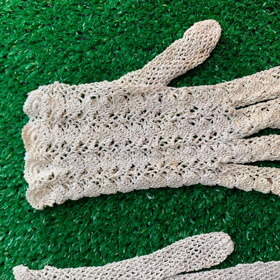 Lovely Vintage Crocheted Gloves - image 2