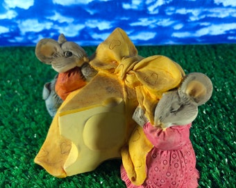 Vintage Italian Mice In Love Figurines