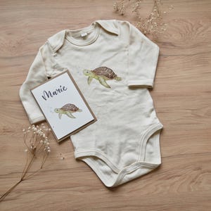 Body Schildkröte Klappkarte A6 personalisierbar zur Geburt Baby Kleinkind Schlupfbody Wickelbody Bio Baumwolle langarm genderneutral