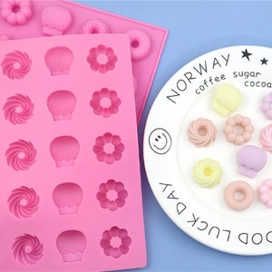 Molde de silicona flexible para dulces con forma de dona o flor, 20 cavidades, para hielo, helados y otros usos. Ideal para manualidades, chocolates y más.