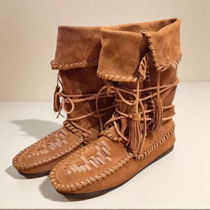 Bruna westernstövlar för kvinnor, cowboystövlar i äkta läder med broderi, handgjorda cowboystövlar, presentidé för henne