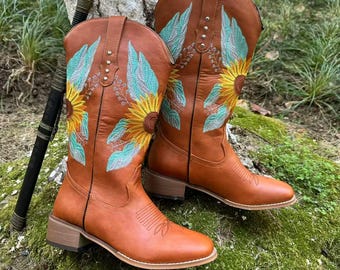 Flower Cowgirl Boots, Cowgirl Boots, Cowboy Boots, Unique Embroidered Boots, Vintage Classic Boots, Trendy Western Boots, Handcrafted