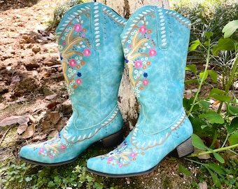 Green Flower Cowgirl Boots, Retro Cowgirl Boots, Unique Embroidered Boots, Vintage Classic Boots, Trendy Western Boots