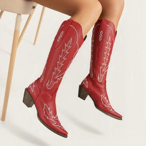 Red Cowgirl Boots,Vintage Womens Boots,Western Style Boots,Vintage Leather Cowboy Boots,Embroidered Cowgirl Boot,Cowboy Boots Women