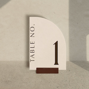 Número de mesa personalizado, elegante decoración de recepción moderna, tarjeta de mesa de boda minimalista y sencilla, mesa bohemia arqueada.