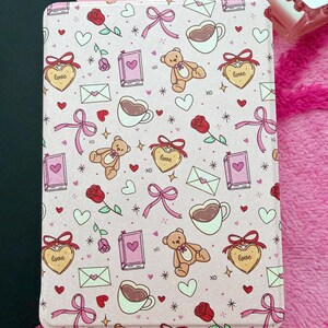 Romance Reader Magnetic Removable Kindle Case: Hand-Drawn E-Reader Cover