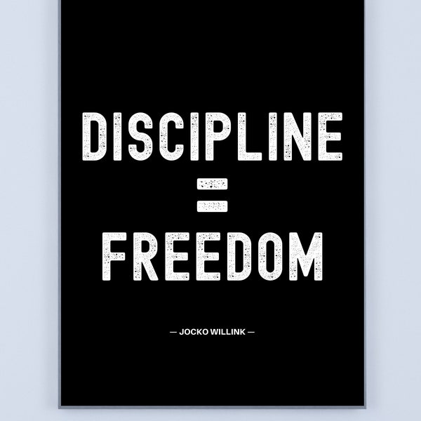 Jocko Willink - Discipline is gelijk aan vrijheid - Digitale afdrukbare kunstposter - Eenvoudige minimalistische typografie - Witte tekst - Zwarte achtergrond