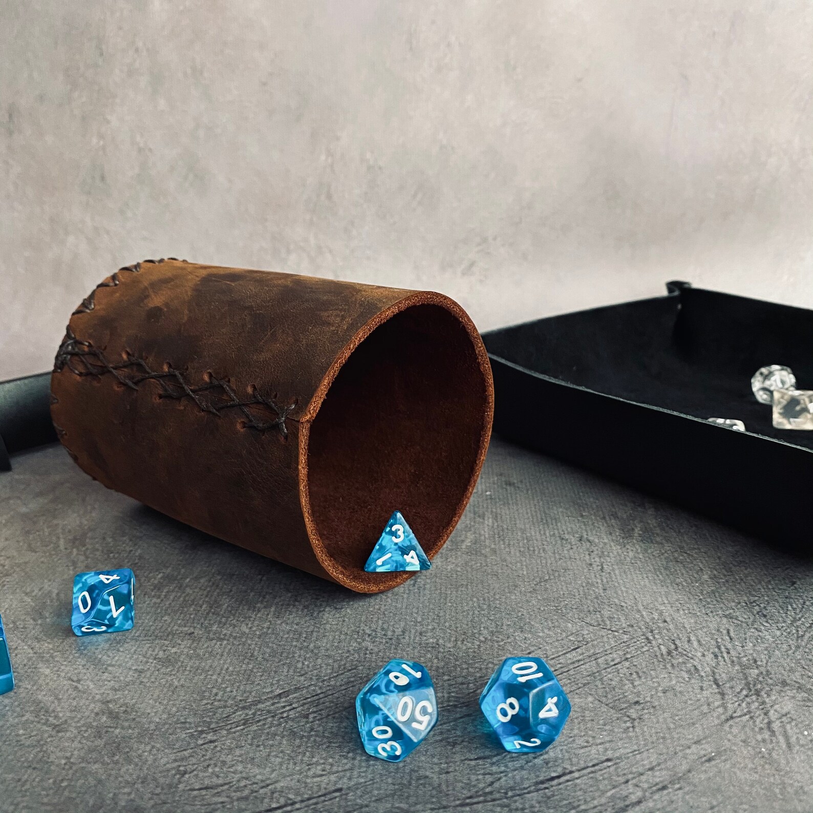 GWHOLE Leather Dice Cup Set With Storage Compartment Felt