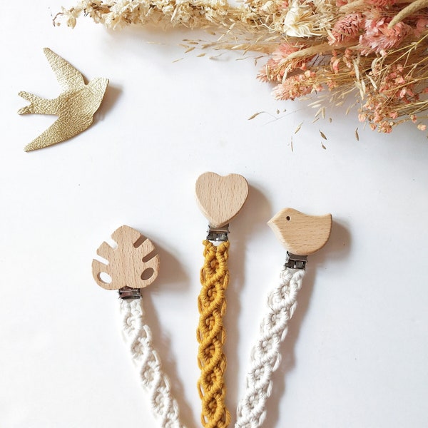 Attache tétine macramé avec clip bois //attache sucette//pacifierclip// Cadeau de naissance