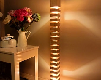Echelon houten vloerlamp, staande houten moderne lamp, rustieke sfeer vloerlamp, modern handgemaakt houten meubilair