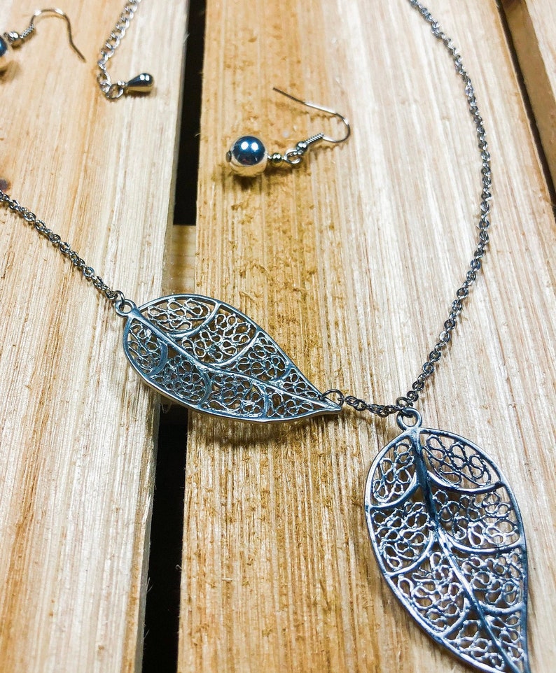 Necklace Choker Set For the Fall Silver ball earrings Large leaf pendants