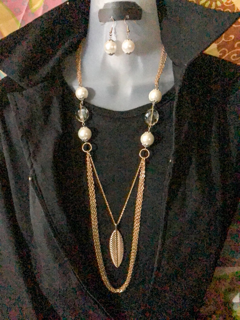 Feather pendant Necklace Set Crystals Chain with White Pearls Handmade