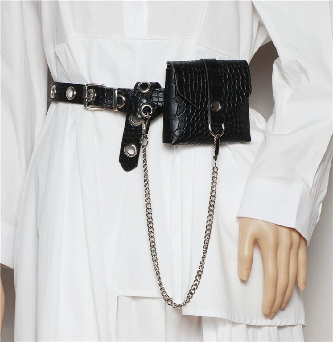 Metal-chain Belt Bag - Black - Ladies