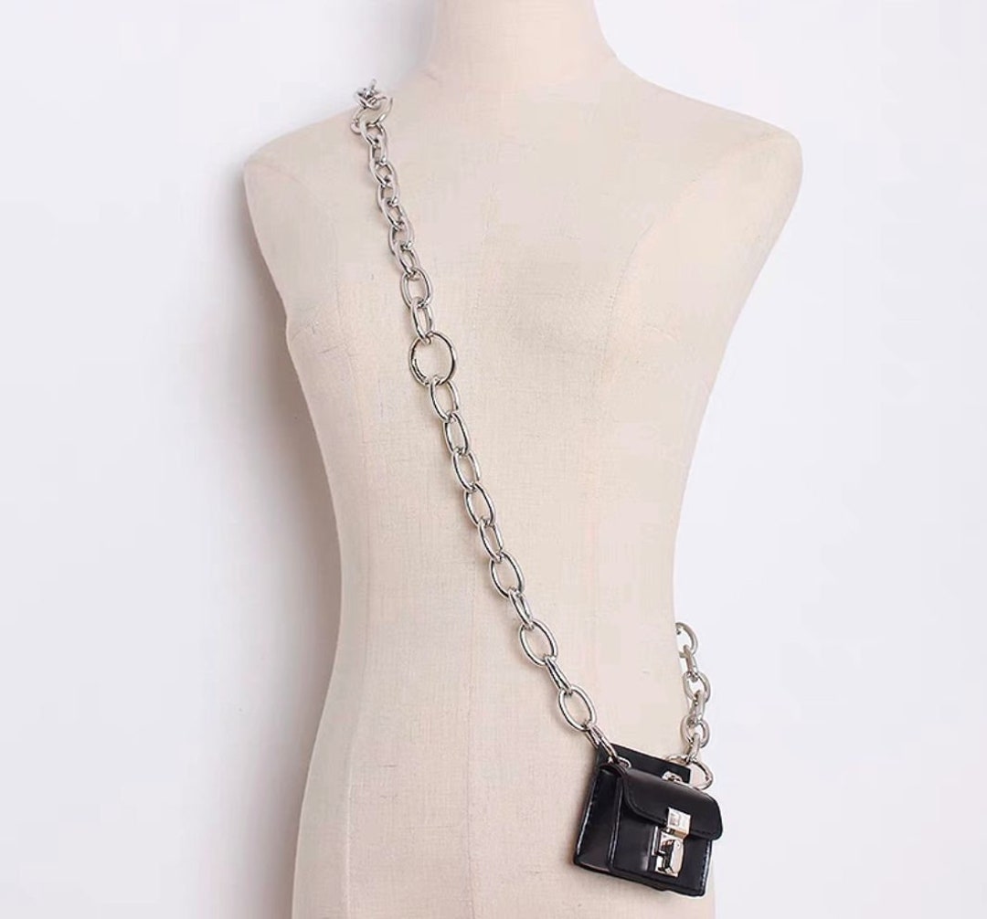 Metal-chain Belt Bag - Black - Ladies