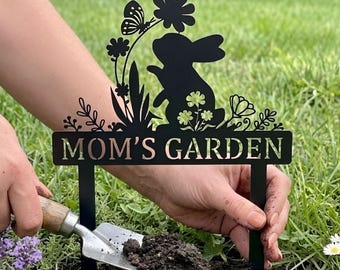 Personalized Bunny Garden Sign, Custom Mom’s Garden Stake, Metal Yard Decor, Spring Rabbit Sign, Outdoor Name Sign, Gift for Garden Lovers