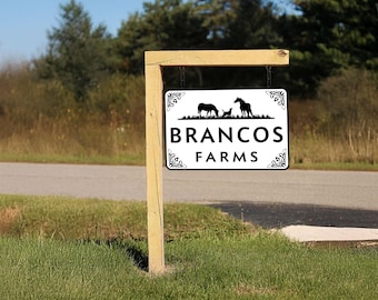 Custom Metal Farm Sign – Personalized Outdoor Ranch Entrance Sign with Horse & Animal Silhouette