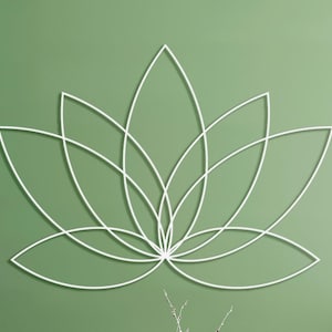 Decorazione murale in metallo con loto dorato: simbolo sacro